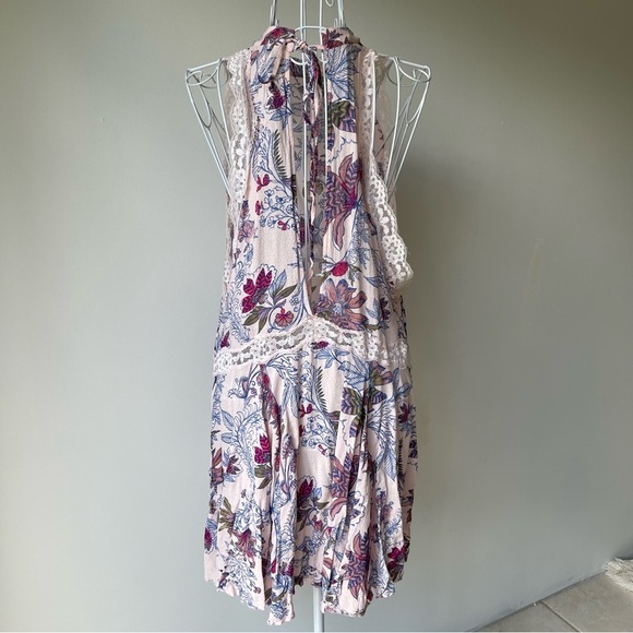 FREE PEOPLE SHE MOVES CHEMISE HIGH NECK LACE SLEEVELESS MINI FLOWER PRINT PINK M - Picture 9 of 10